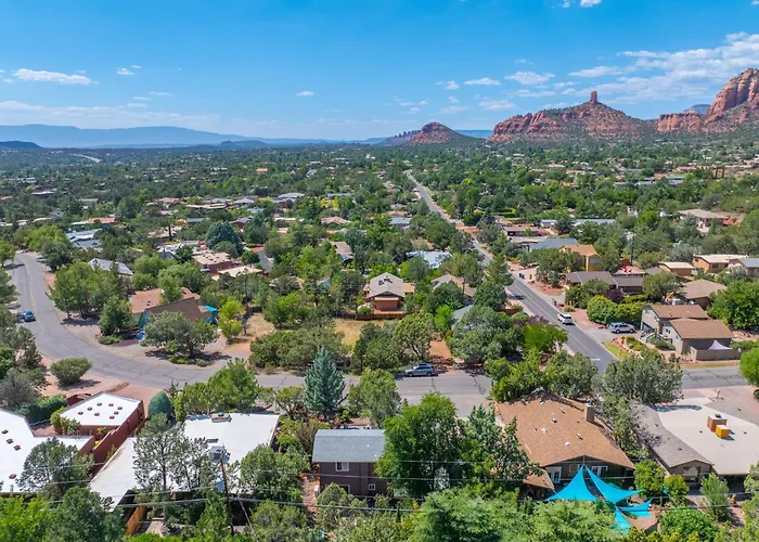 Amethyst Retreat. Back Yard With Hot Tub & Views! Sedona