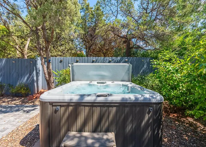 Amethyst Retreat. Back Yard With Hot Tub & Views! Sedona